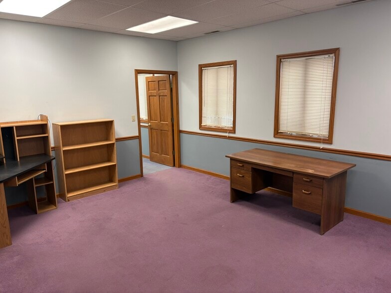 More Photos Of 500 Commerce Dr, Lakeville Flex For Sale