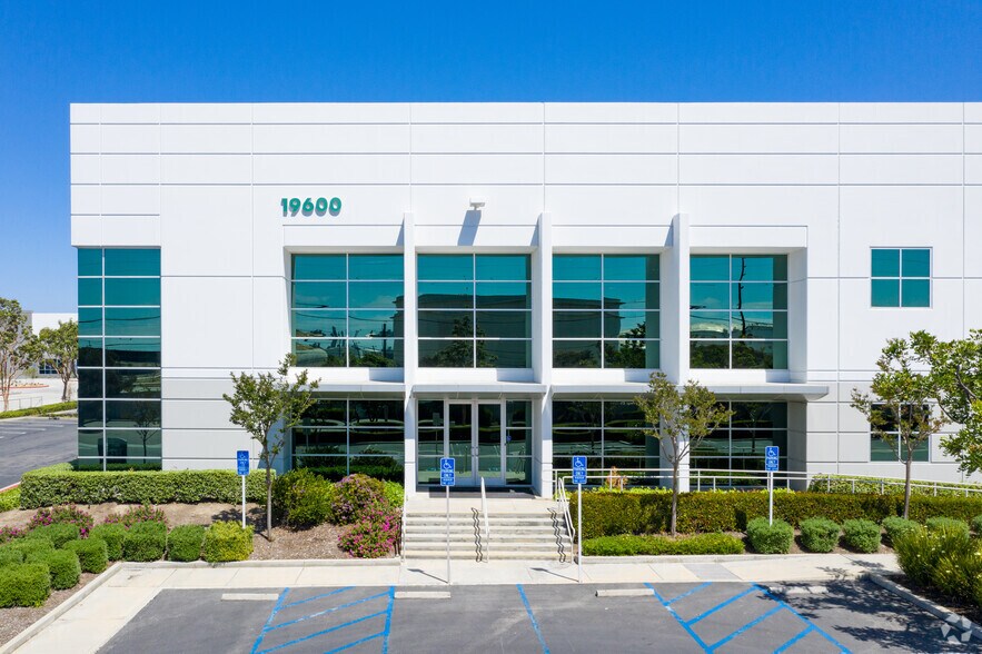 More Photos Of 19800-19888 Van Ness Ave, Torrance Distribution For Lease