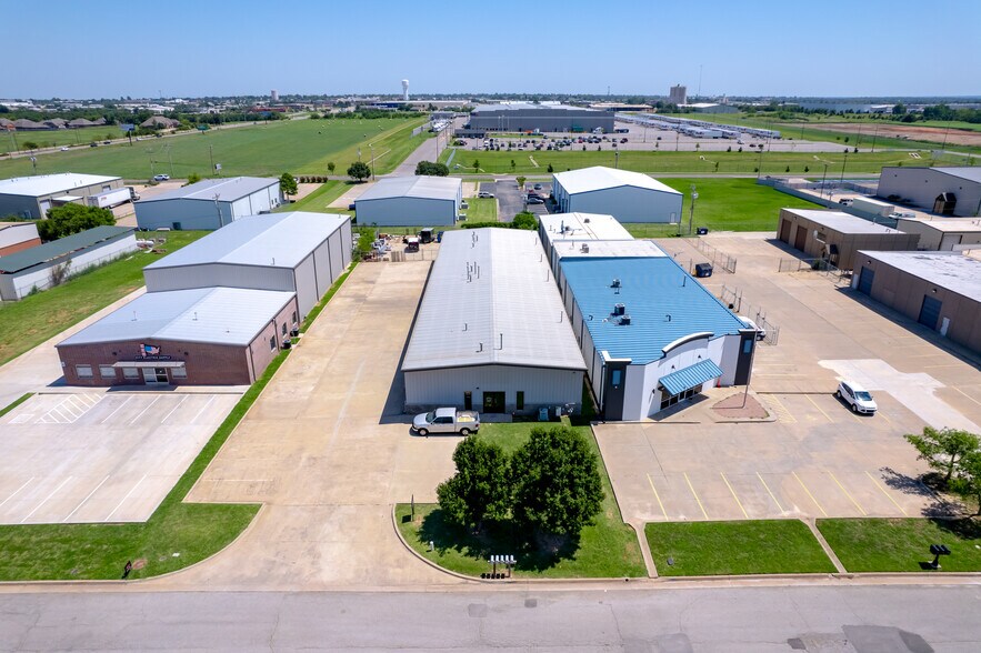 More Photos Of 14900 Bristol Park Blvd, Edmond Warehouse For Lease