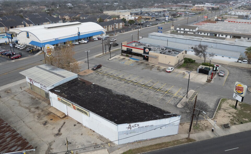 More Photos Of 3350 Fredericksburg Rd, San Antonio Auto Repair For Lease