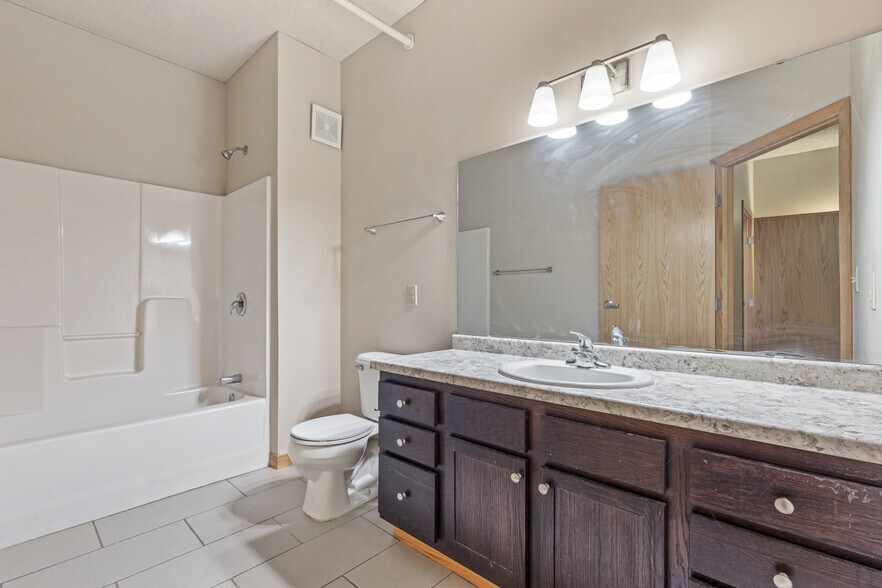 More Photos Of 810 4th Ave S, Moorhead Apartments For Sale