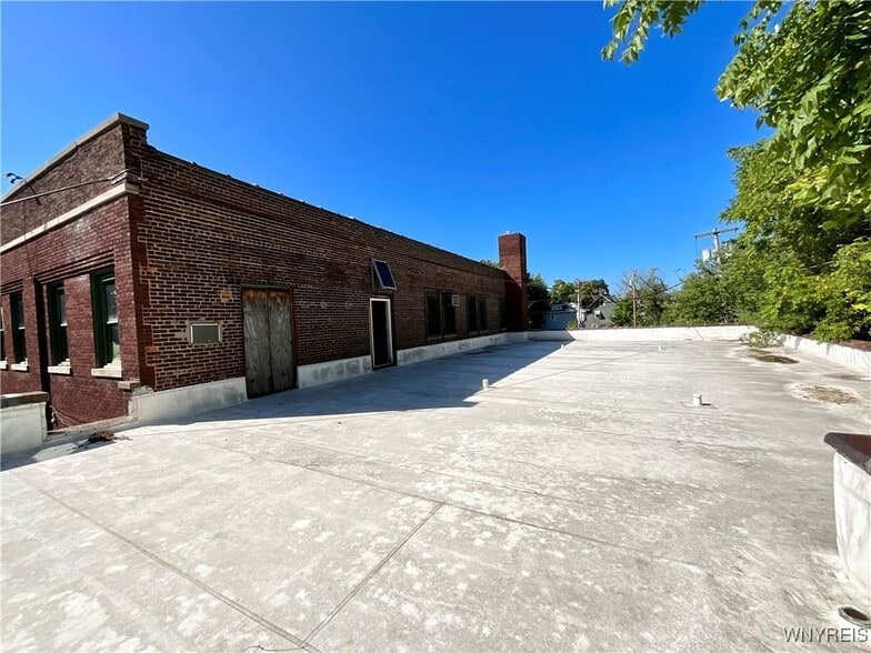 More Photos Of 561 8th St, Niagara Falls Warehouse For Sale