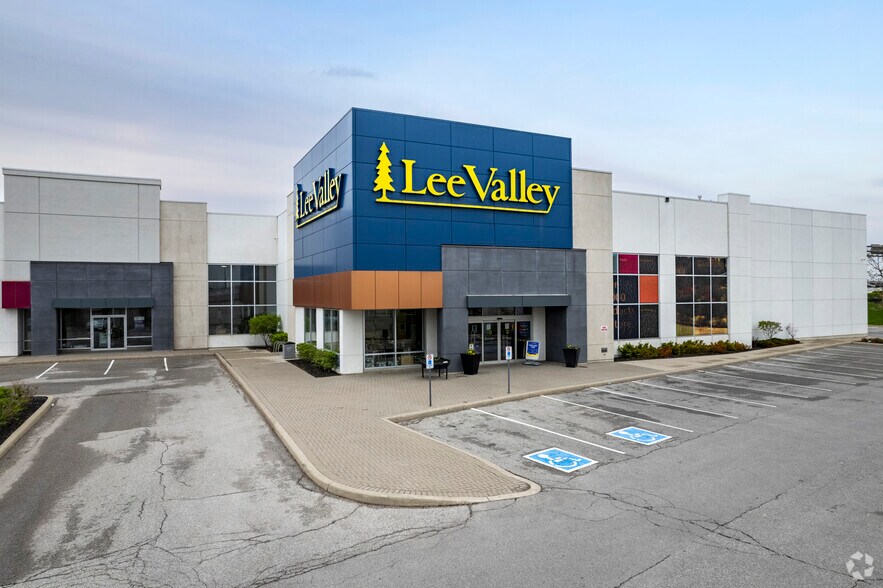More Photos Of 167 Chrislea Rd, Vaughan Freestanding For Lease