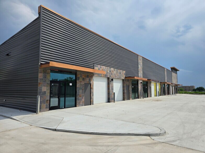 More Photos Of 9850 Huebner Rd, San Antonio Flex For Lease