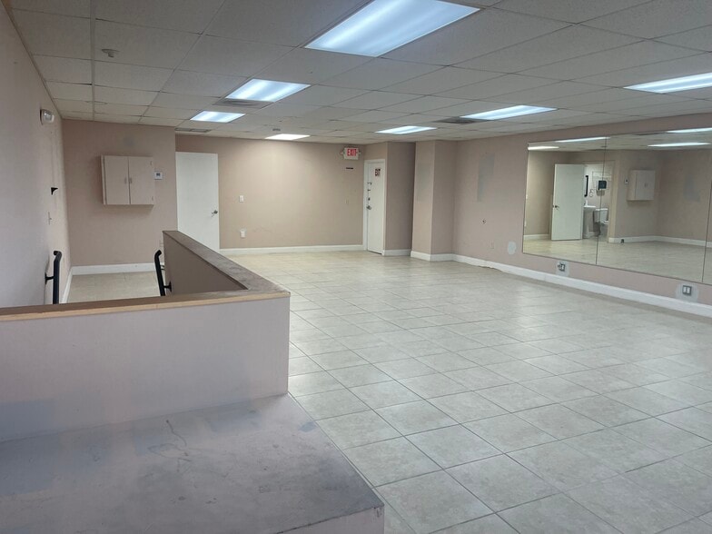 More Photos Of 10393 SW 186th St, Cutler Bay Light Manufacturing For Sale