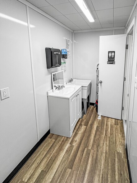 More Photos Of 1310 Highway 96 S, Silsbee Flex For Sale