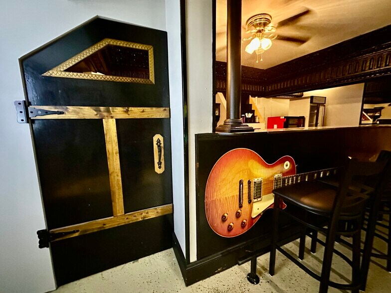 More Photos Of 832 Gallia St, Portsmouth Theater Concert Hall For Sale