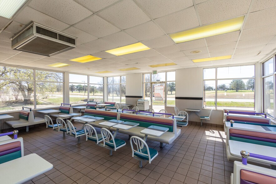 More Photos Of 1403 W 8th St, Wellington Fast Food For Sale