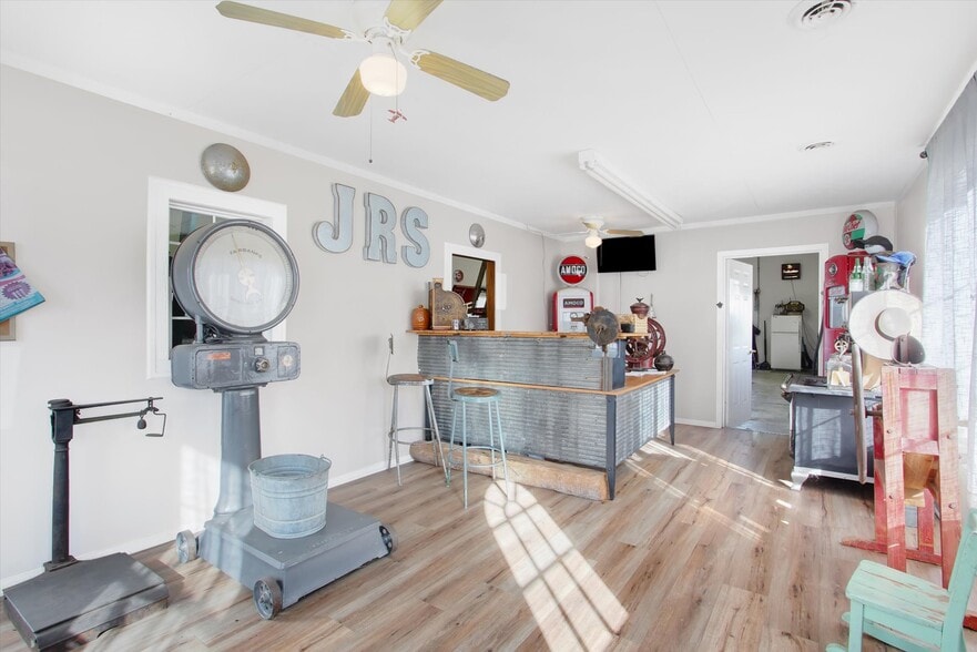 More Photos Of 276 Kingsdale Rd, Littlestown Auto Repair For Sale