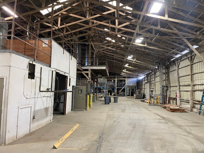 More Photos Of 420 S 2nd St, Patterson Warehouse For Lease