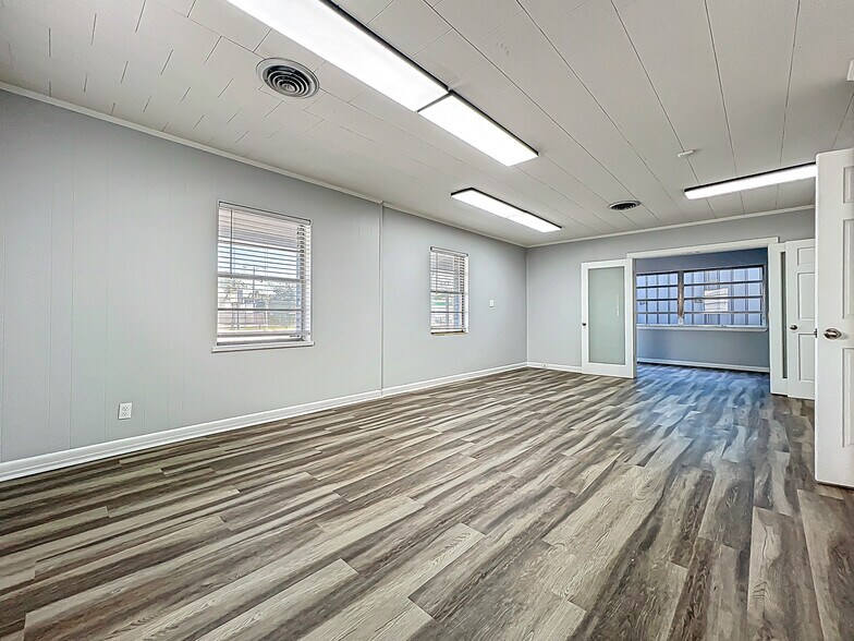 More Photos Of 1976 W Fairbanks Ave, Winter Park General Retail For Sale