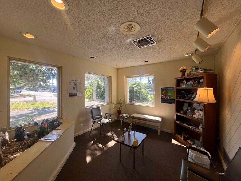 More Photos Of 2724 Park Dr, Clearwater Medical For Sale