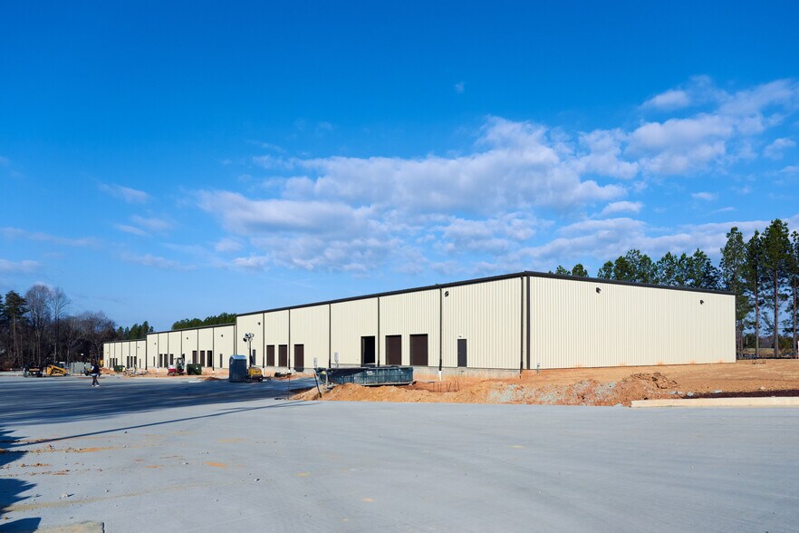 More Photos Of 717 Brigham Rd, Greensboro Flex For Lease
