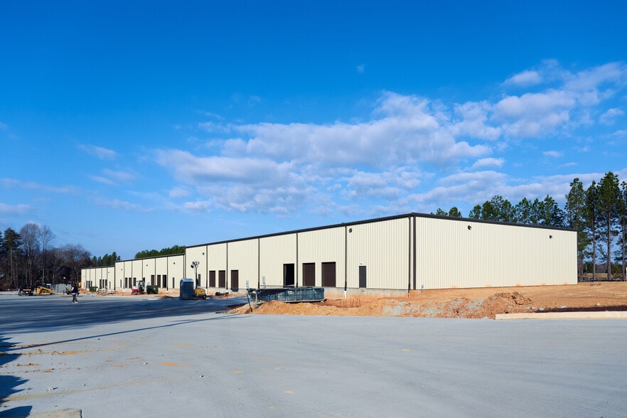 More Photos Of 717 Brigham Rd, Greensboro Flex For Lease