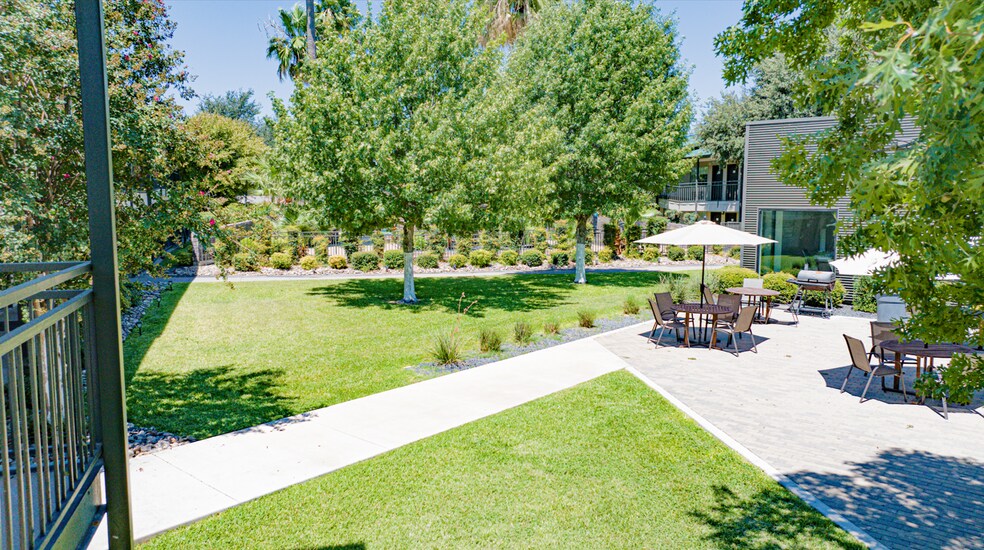 More Photos Of 2101 Veterans Blvd, Del Rio Hotel For Sale