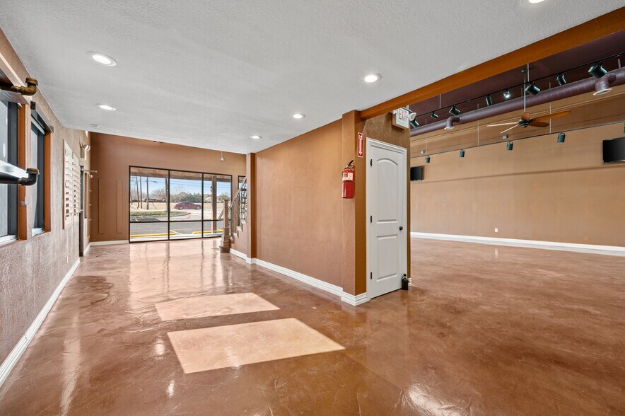 More Photos Of 7716 Davis Blvd, North Richland Hills Storefront For Lease