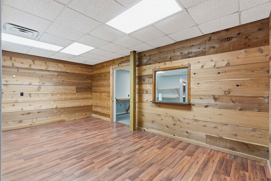 More Photos Of 805 Main St, Cassville General Retail For Sale