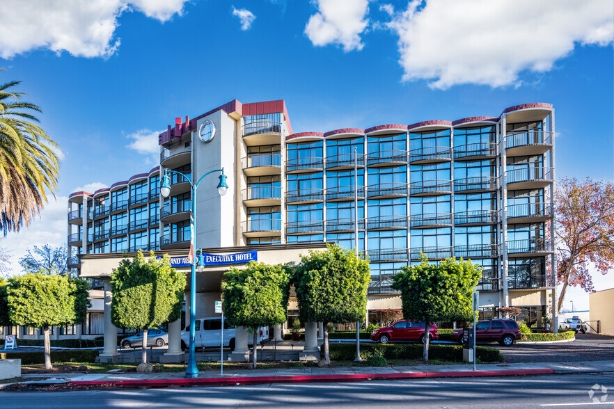 Primary Photo Of 150 Hegenberger Rd, Oakland Hotel For Sale