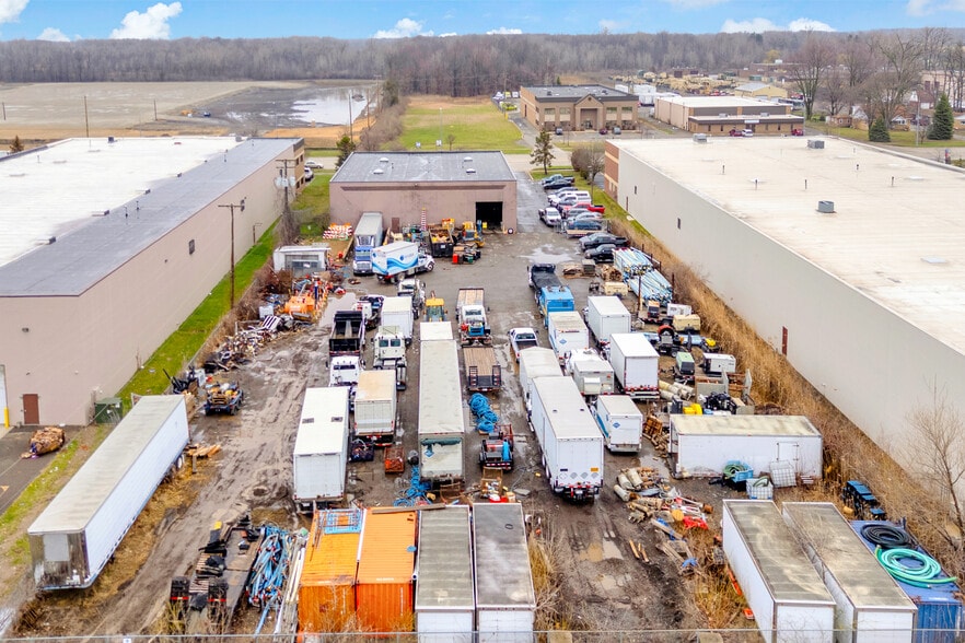 More Photos Of 26187 Northline Rd, Taylor Warehouse For Lease