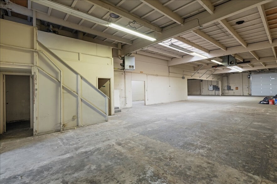 More Photos Of 930 Industrial Ave, Palo Alto Warehouse For Sale