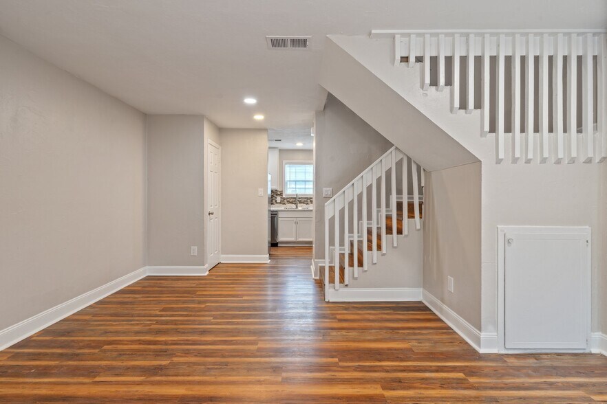 More Photos Of 1407 Mccauley, Tallahassee Apartments For Sale