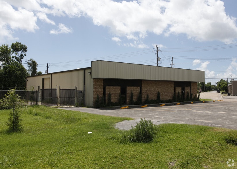 More Photos Of 200 N Broadway St, La Porte Warehouse For Lease