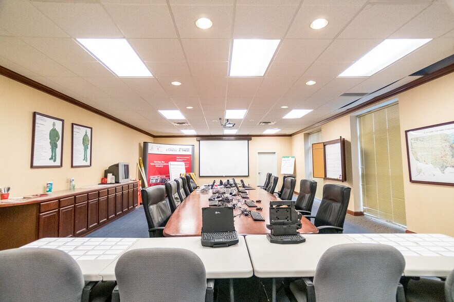 More Photos Of 374 Westdale Ave, Westerville Research And Development For Sale