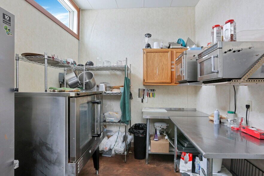 More Photos Of 509 S Wooster Ave, Strasburg Hotel For Sale