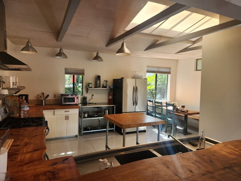 More Photos Of 27 Gate 5 Rd, Sausalito Office For Lease