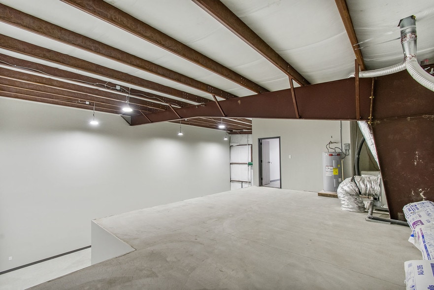 More Photos Of 4018 Ocee St, Houston Manufacturing For Lease