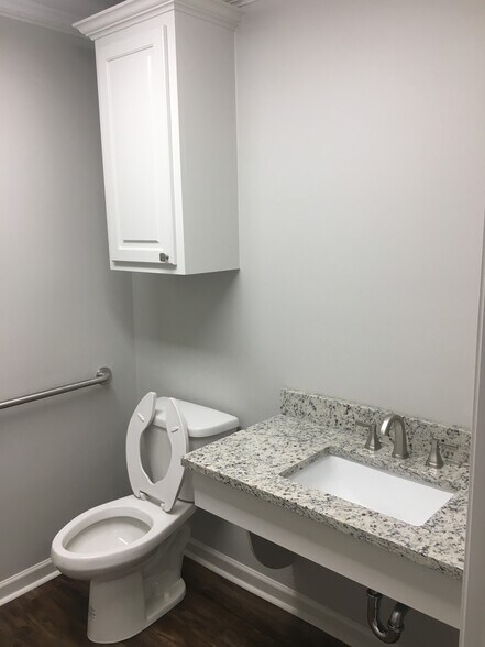 More Photos Of 2718 Ruby St, Gonzales Light Distribution For Sale