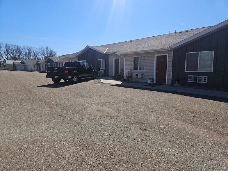 More Photos Of 1955 1st Ave N, Windom Hotel For Sale