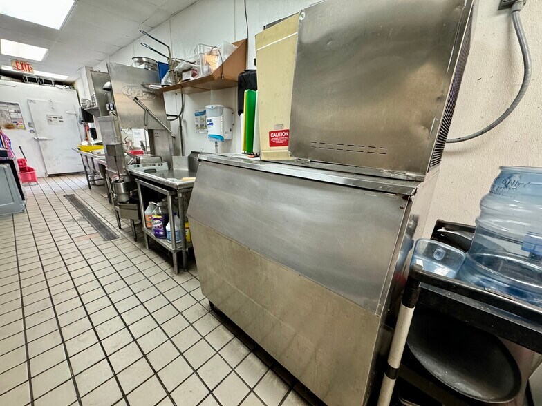 More Photos Of 2000 Harrison St, Hollywood Unknown For Lease