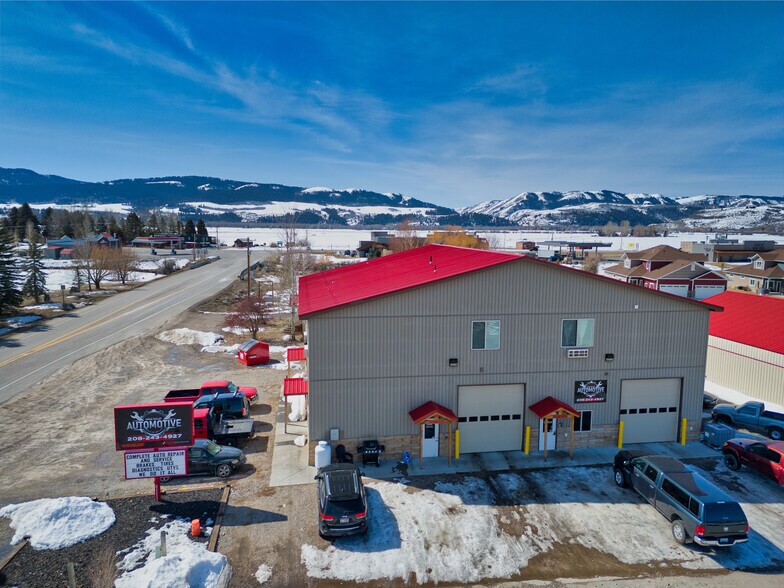 More Photos Of 23 Late September ln, Swan Valley Service For Sale