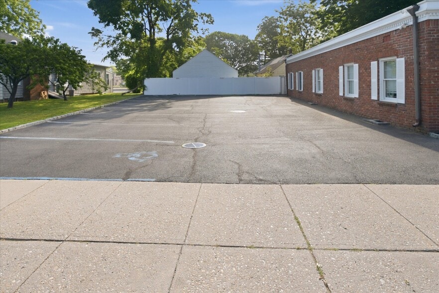 More Photos Of 33 Candee Ave, Sayville Medical For Lease