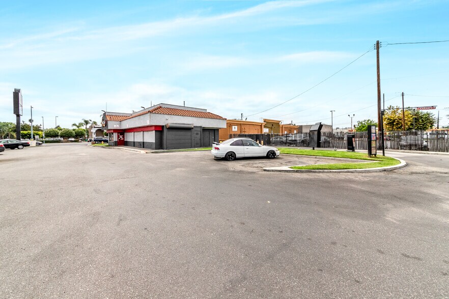 More Photos Of 21201 Sherman Way, Canoga Park Fast Food For Sale