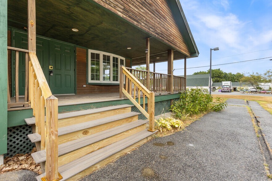 More Photos Of 204 Gray Rd, Cumberland General Retail For Sale