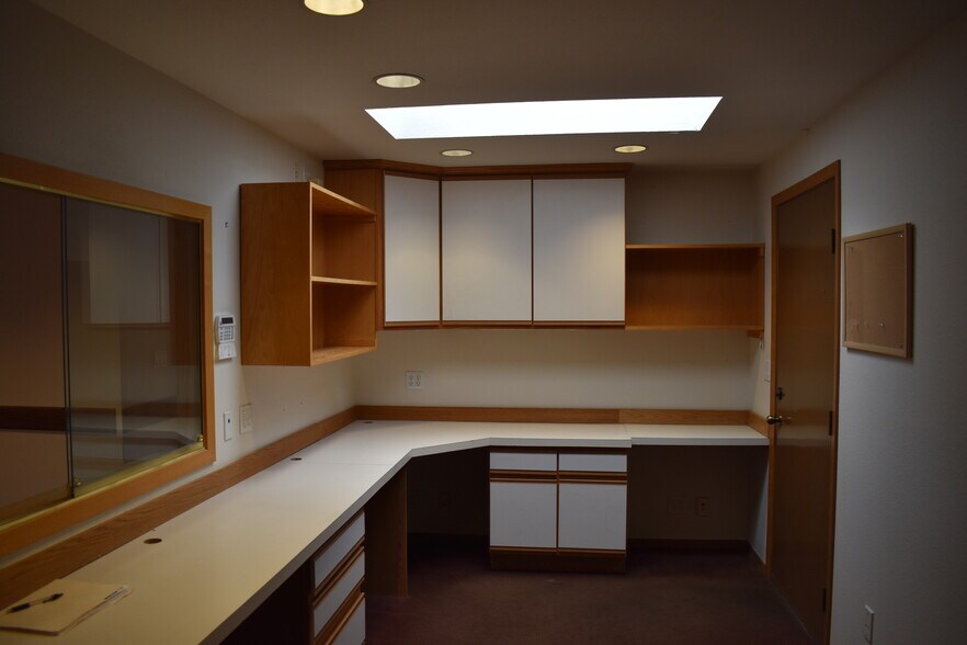 More Photos Of 6314 19th St W, Fircrest Office For Lease