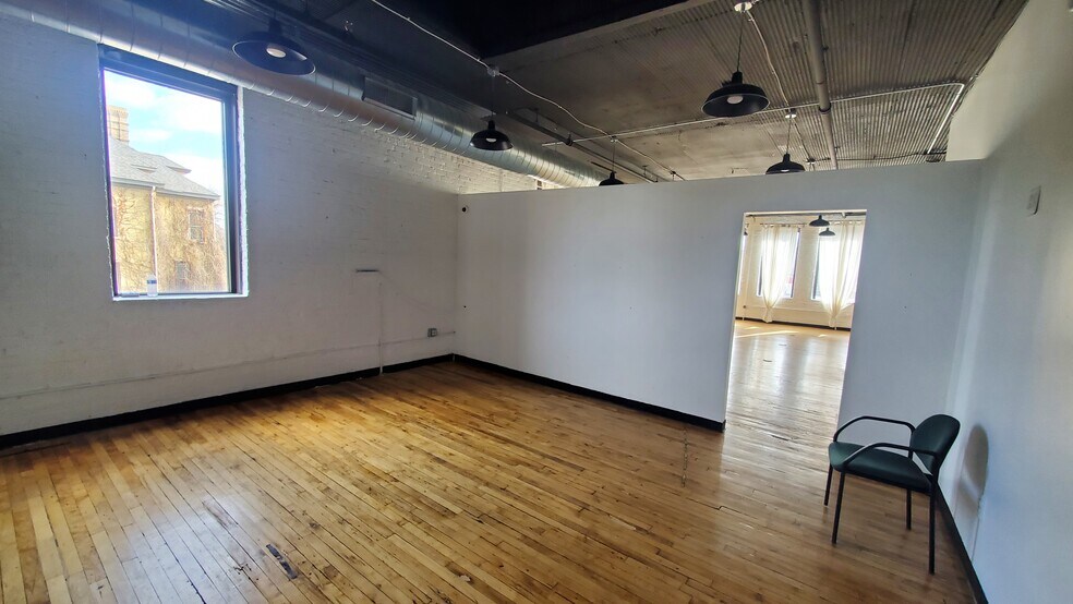 More Photos Of 609 S 10th St, Minneapolis Storefront Retail Office For Lease