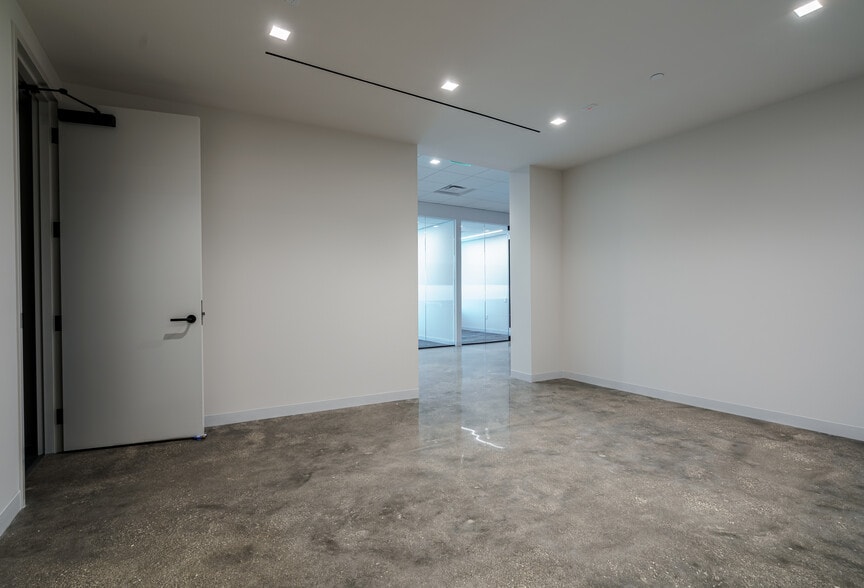 More Photos Of 2916 N Miami Ave, Miami Office For Lease