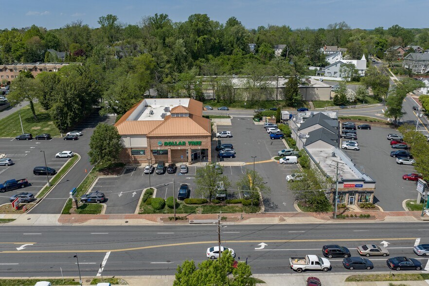 More Photos Of 215 Maple Ave W, Vienna Freestanding For Lease