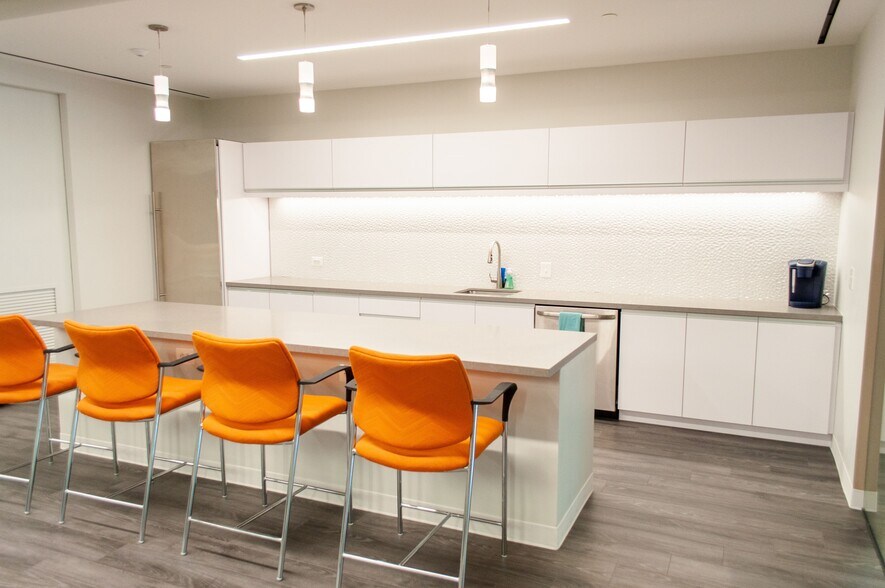 More Photos Of 11091 Sunset Hills Rd, Reston Office For Lease