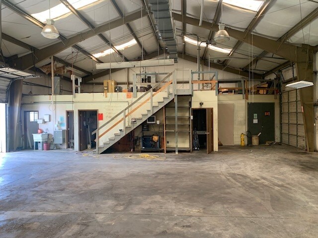 More Photos Of 118 Pride Dr, Simpsonville Warehouse For Lease