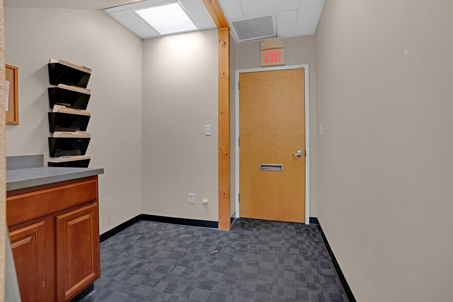 More Photos Of 1740 Oak Tree Rd, Edison Medical For Lease