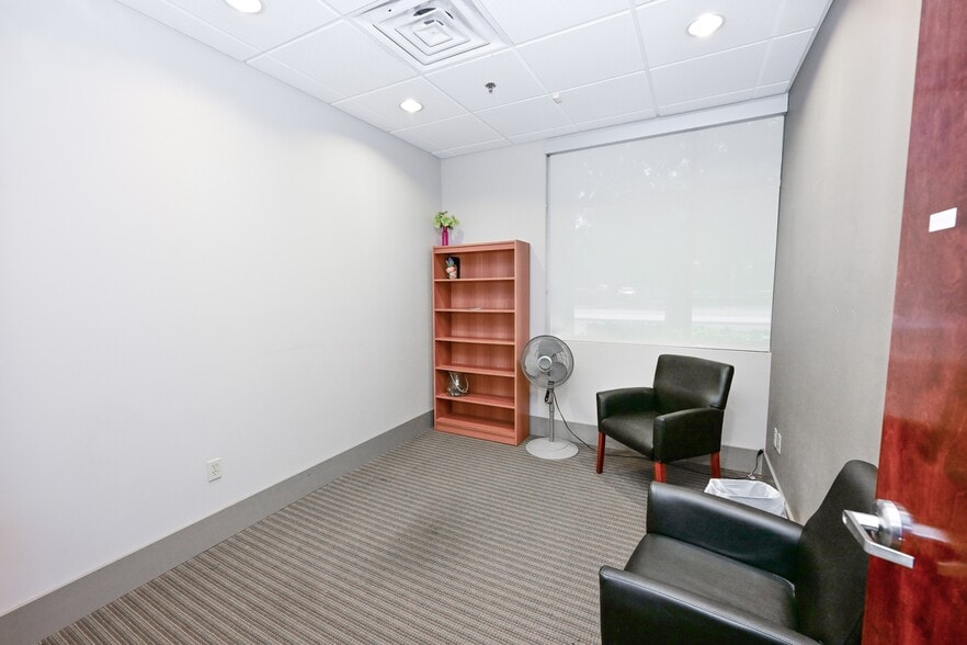 More Photos Of 7055 N Chestnut Ave, Fresno Medical For Sale