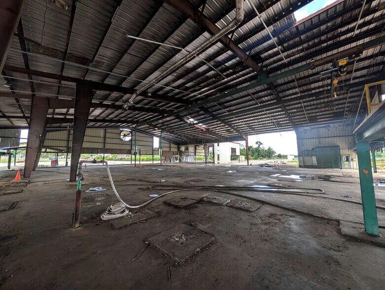 More Photos Of 1509 S Byron Butler Pky, Perry Manufacturing For Sale