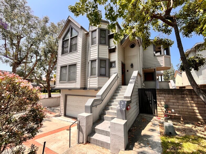 Primary Photo Of 1033 La Cadena Ave, Arcadia Apartments For Sale