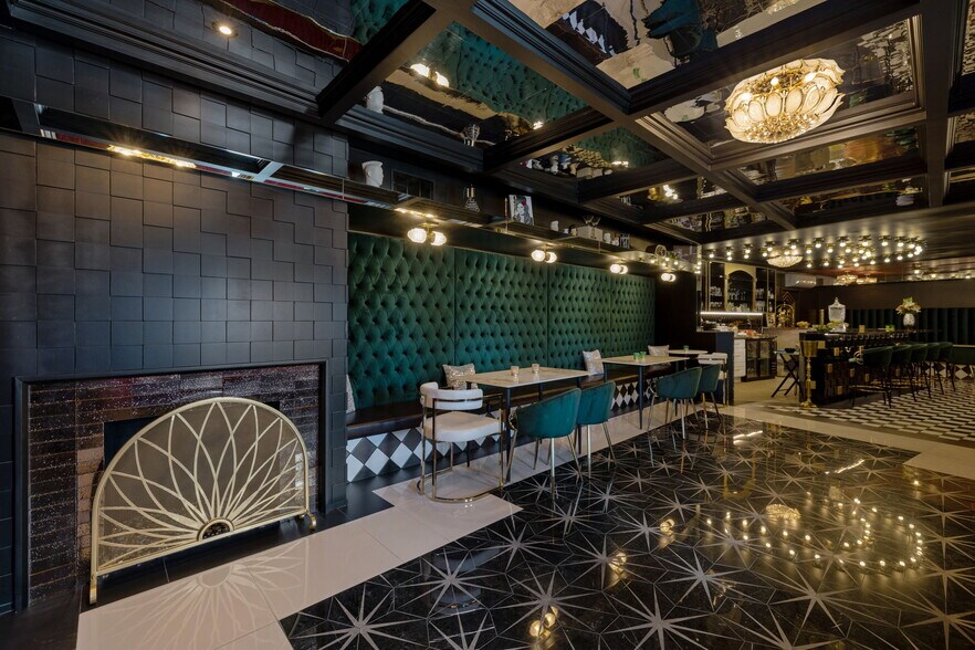 More Photos Of 120 W Vereda Sur, Palm Springs Hotel For Sale