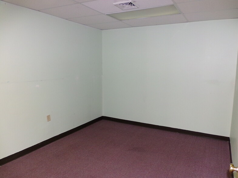 More Photos Of 401 Gilford Ave, Gilford Office For Lease