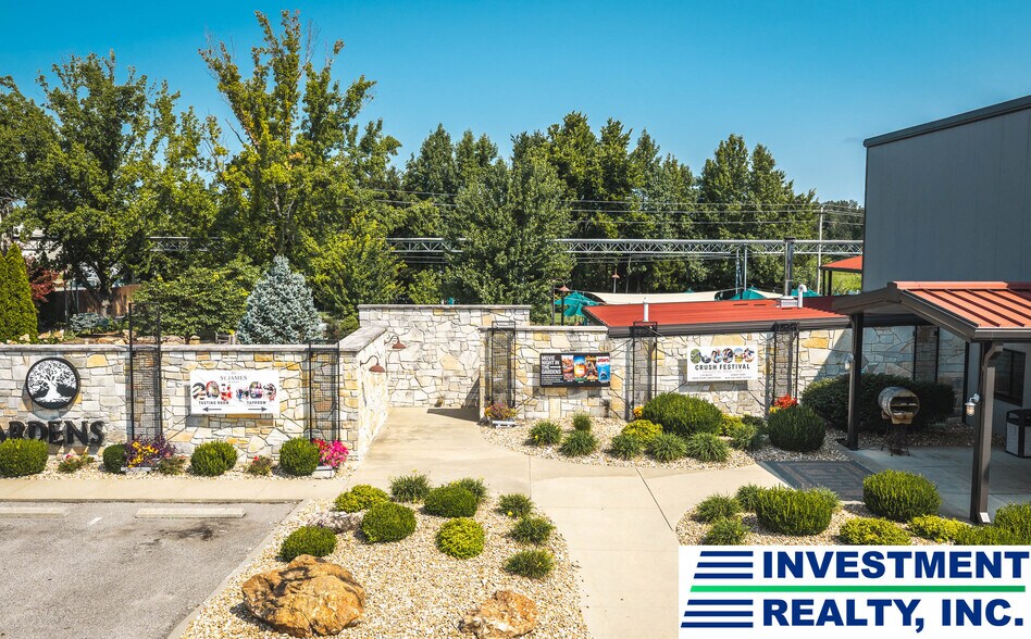 More Photos Of 551 State Route B, Saint James Restaurant For Sale